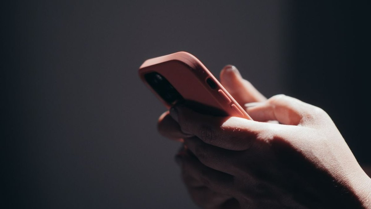 Person checking a moving company on a phone during a local search